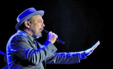 Rubén Blades pone a bailar a mexicanos en concierto