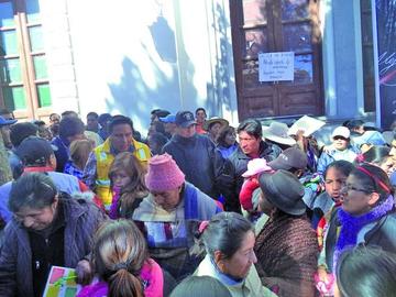 Alcaldía aplica sanciones a obra de escuela por retraso