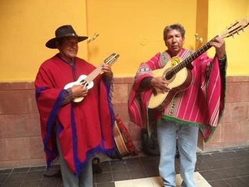 Incahuasi premia a charanguistas