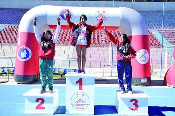 Tatiana Quispe, Mayra Gutiérrez y Yesica Sandy en el podio de ganadores.