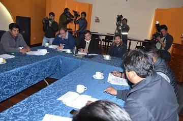Se interrumpe el diálogo COB-Gobierno y trabajadores ratifican paro de 48 horas 