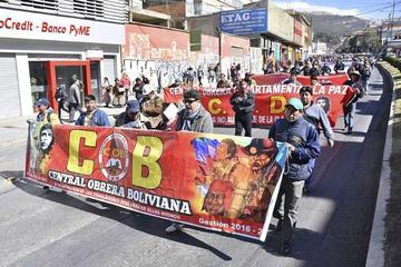 De acuerdo con el dirigente de Enatex, Aldo Delgado, en La Paz se registró doce fabriles detenidos.