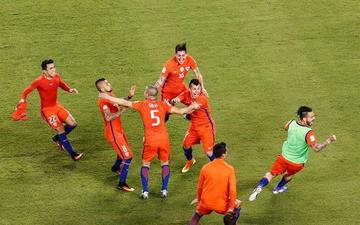 Jugadores de Chile celebran al ganar la Copa América Centenario.