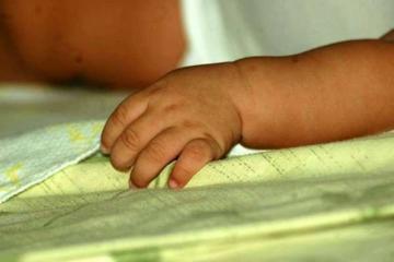 Hallan el cuerpo sin vida de un bebé de dos días de nacido