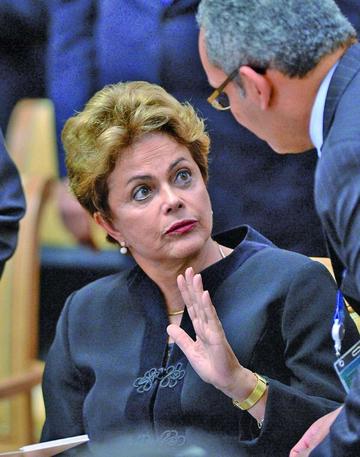 Informe del senado exculpa a Rousseff en caso de corrupción