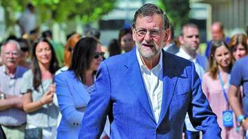 PP reclama su victoria en España pero sigue sin apoyos 