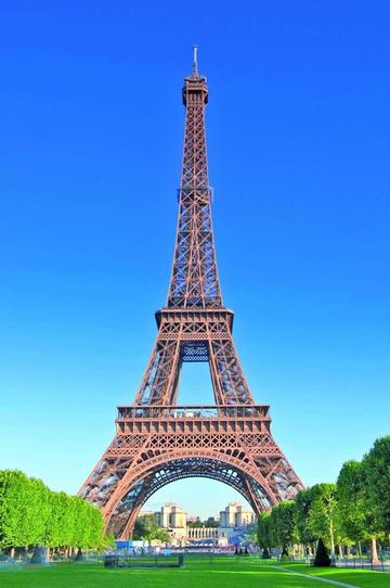 La torre Eiffel abre nueva terraza verde en verano