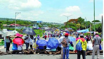 Advierten con desbloquear vías por la fuerza en México