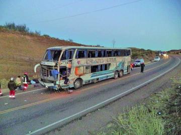 Muertos del ómnibus quedaron regados en la carretera a Sucre