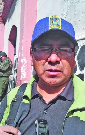 Denuncian sobreprecio en compra de mochilas 