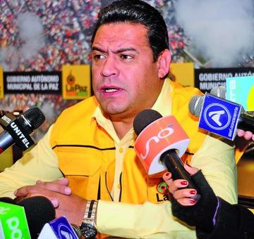 Anuncian juicio contra Revilla por impuestazo