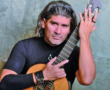 El artista festejará al diario potosino.