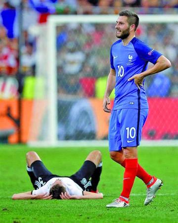 Uno de los jugadores alemanes se lamenta tras la derrota.