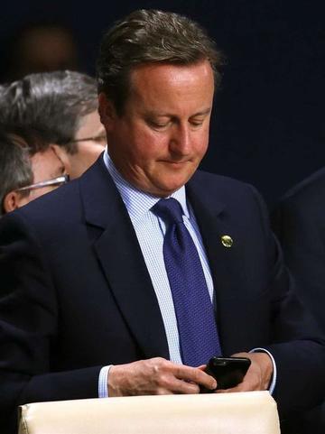 El público abuchea al ministro David Cameron