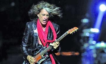 Guitarrista de Aerosmith es hospitalizado tras caída