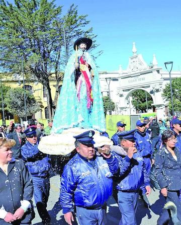 La procesión de la imagen de San Bartolomé.