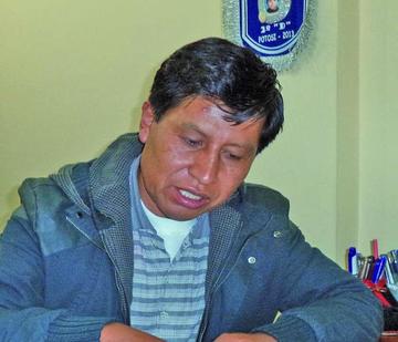 en recuadro el senador potosino en visita a este diario.