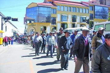 Jubilados potosinos exigen el incremento de sus rentas 