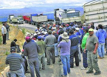 Transportistas deciden hoy si dialogan o no con el Gobierno
