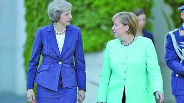 May busca reforzar relaciones en  reuniones con Merkel y Hollande