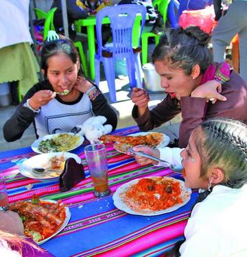 Potosí degusta los platos típicos en feria del Picante