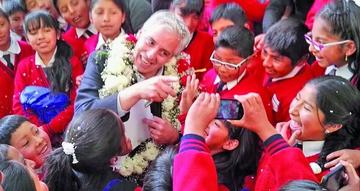 El vicepresidente inculcó a leer mucho a los estudiantes para estudiar carreras del futuro que les permitan desarrollar