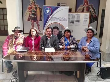 La ministra y los altos dirigentes del Pacto de Unidad.