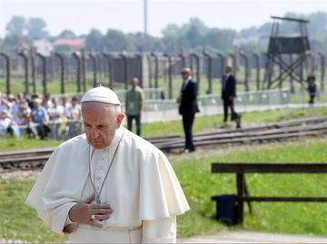 El pontífice guardó silencio durante su visita al campo de concentración nazi de Auschwitz, en Oswiecim,