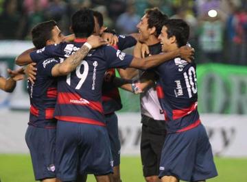 El cuador rojo festeja el triunfo conseguido en Santa Cruz.