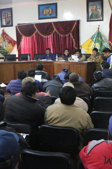 Los presidentes de las cooperativas en la reunión de ayer.