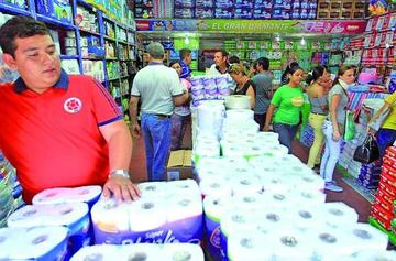Más de 90.000 personas cruzan frontera de Colombia y Venezuela 