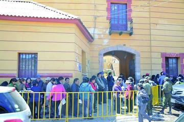 Jueves iniciarían venta de puestos
