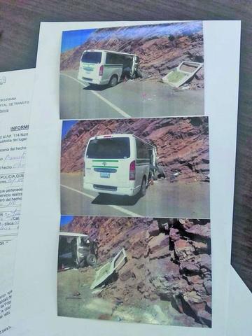 Minibús sufre accidente y provoca 14 personas heridas en la vía a Oruro