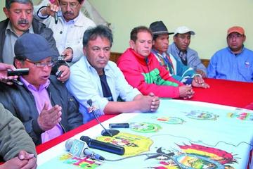 Cívicos acusan a la empresa San Cristóbal de secar dos lagunas