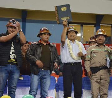 Evo promulga la ley cuestionada por los cooperativistas mineros