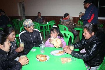 Potosí vive la feria del tojori y el api