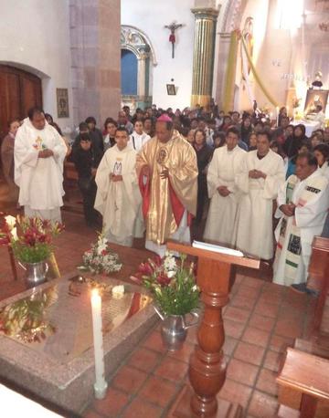 La oración en el sepulcro del Santo.