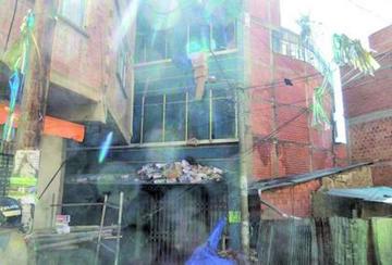 Sugieren demoler edificio que se incendió en la zona Uyustus de La Paz