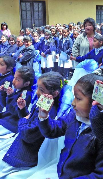 Reinician la entrega de documentos en escuelas