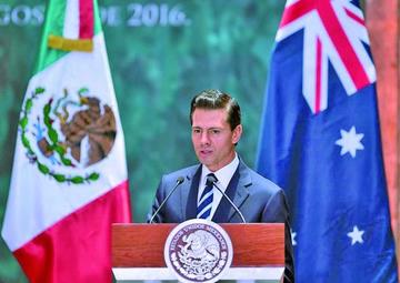 Denunciaron que Peña Nieto plagió su tesis universitaria en México