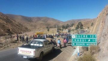 Este el panorama del bloqueo en el sector del Cruce a Chaquí, camino a Sucre.