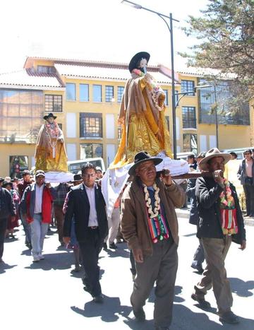 La procesión de San Bartolomé y San Ignacio de Loyola.La procesión de San Bartolomé y San Ignacio de Loyola.