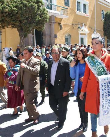 El gobernador Cejas y otras autoridades.