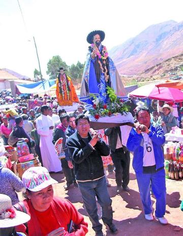 La procesión en la localidad de La Puerta.
