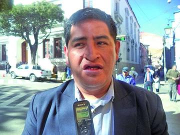 Venden piedra con lodo como mineral