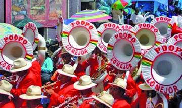 Algunas fraternidades contrataron bandas de Oruro.