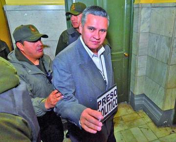 El exdefensor de Gabriela Zapata, Eduardo León.
