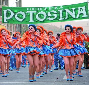 Los caporales de la Cervecería Nacional Potosí.