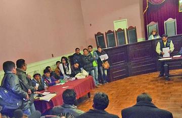 Mineros evalúan hoy la detención de dirigentes