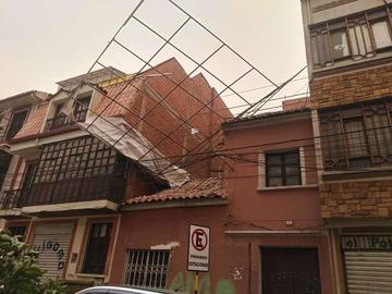 Un cartel de Entel cayó sobre los cables causando el corte del servicio de electricidad.